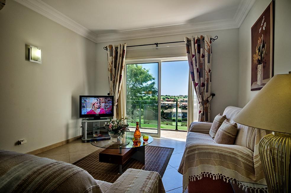 Luz Casas- 44 Fairview Village Boavista *